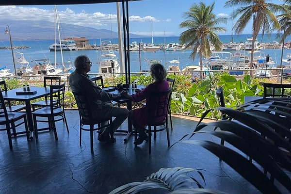 5 Must-Go Restaurants Near Likeke Falls, Honolulu: Feast With a View