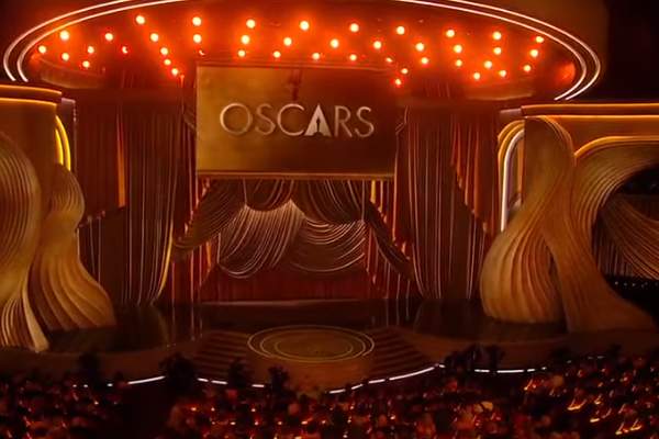 Emma Stone Wardrobe Malfunction During Oscars Acceptance Speech